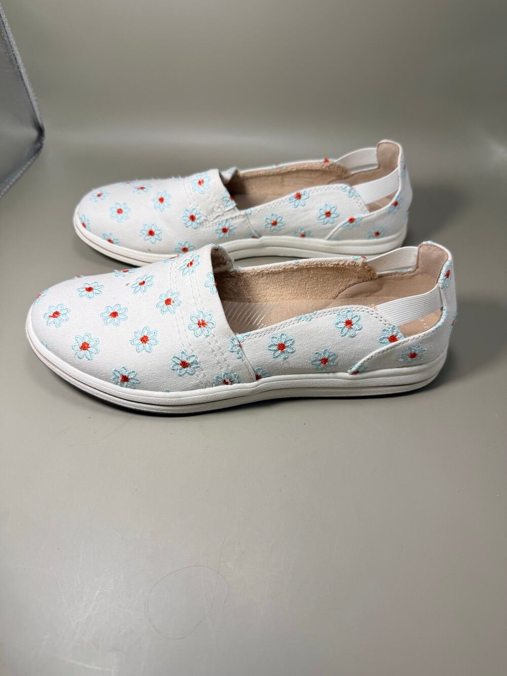NWOT Clarks Women's Breeze Step loafer floral slip-on shoes Size 8